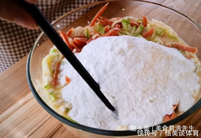 传统|豆腐和鸡蛋搭配最好吃的做法,外酥里嫩,打破豆腐传统做法