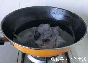 汤鲜肉香|炖鸡汤要不要加料酒?选好食材,掌握好“3步法”,汤鲜肉香不柴