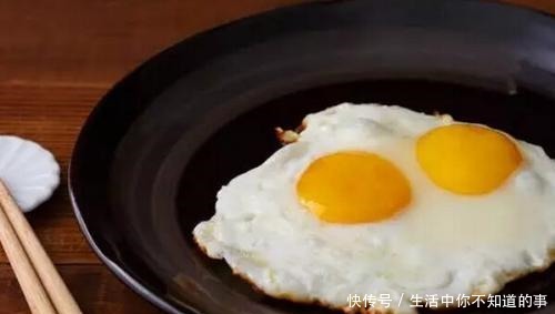 在家煎荷包蛋时,用凉油还是热油很多人多用错了油,难怪会粘锅!