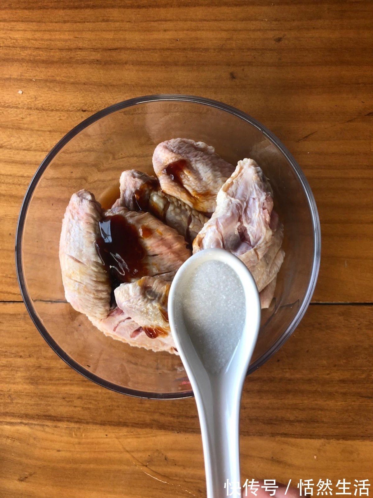 鸡翅|想吃鸡翅的看过来,一个烤箱搞定,好吃到舔手指