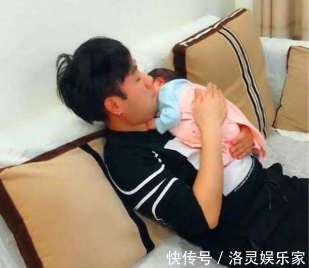 妈妈|“最嫩爸爸”接女儿放学惹人眼红,老师怀疑早恋,妈妈无奈亲爹