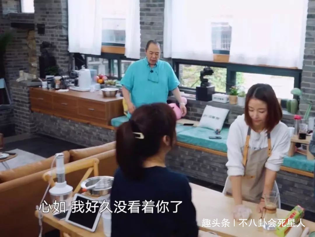 张铁林架子大全程坐着等吃不干活,对比张国立差距大