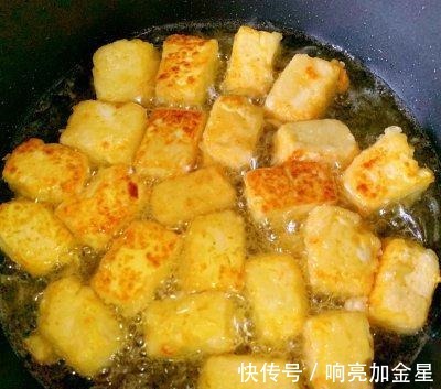 浇汁豆腐|香辣浇汁豆腐,外脆里嫩,酱香浓郁!