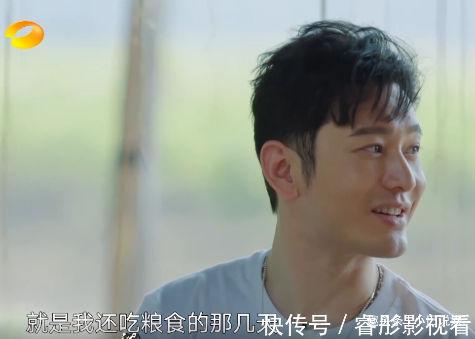 面对美食诱惑,张艺兴和彭昱畅,体现出了顶流和普通艺人的差距