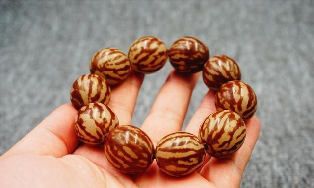 文玩太娇气,玩着玩着就毁了?开玩笑,这6种文玩,根本玩不毁!