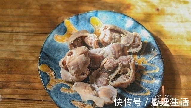 以前当垃圾扔，现在比肉还贵，过节下酒菜，又软又嫩，老少抢着吃