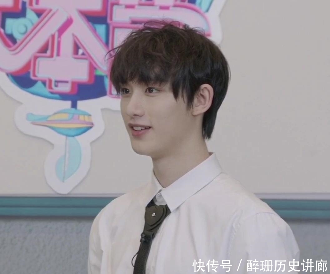 丁程鑫加入快本,直播现场拜何炅为师,还遇见了意料之外的人