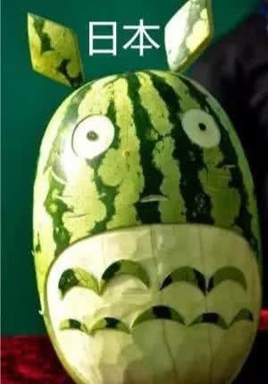 中国|日本人:看我雕刻西瓜,美国人:小意思,中国人:关公面前耍大刀