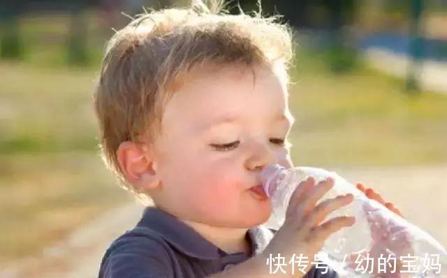 光头|夏天带娃的四个习惯,看似疼孩子其实是“坑娃”,妈妈奶奶快改正