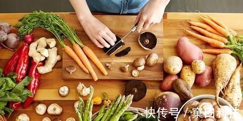 改善|便秘很难受?医生:2样东西混着喝,有效改善便秘,排便一顺到底