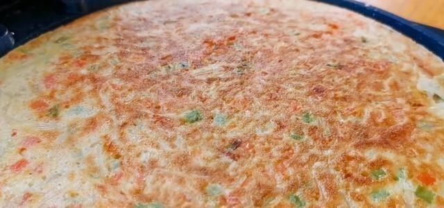 金针菇里面加3个鸡蛋，真的好吃，我家一周能吃3回，美味又营养