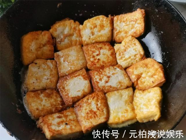 水淀粉|家常豆腐的做法，教你小窍门，豆腐金黄不碎还入味，没有肉也好吃