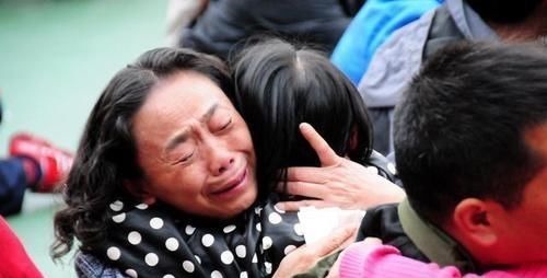 乳牙|8岁男童长出“双排牙”,被拔掉时疼哭了,得知原因后奶奶崩溃