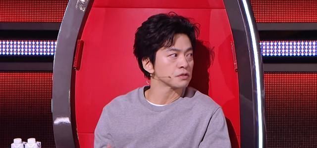 李健|中国好声音：李健眼中的职业歌手，却难获评审认可，李健表情变了