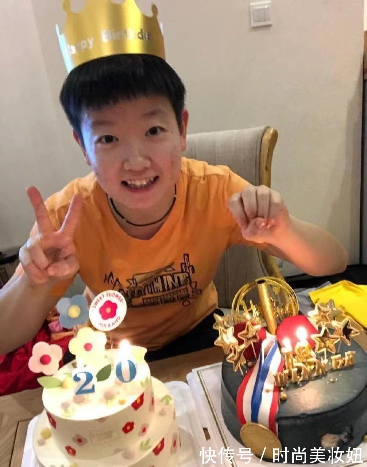 运动员们|孙颖莎不愧是“团宠”,穿T恤配娃娃脸太可爱,实力摘银太长脸