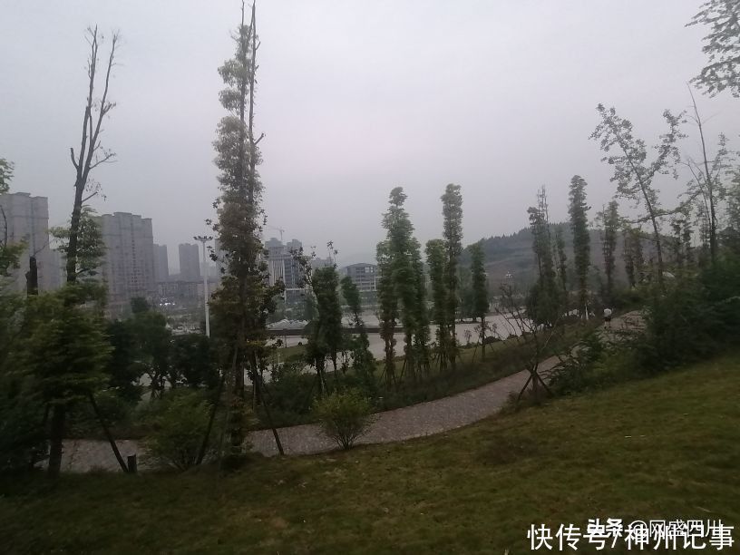 蓬安|逛游百牛赞歌广场，这里风景独好