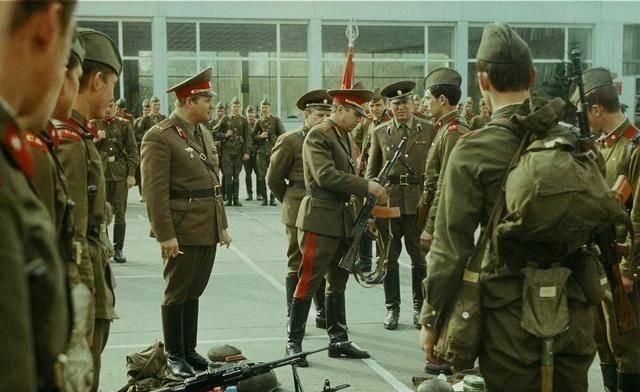 苏联|1990年德国统一时，苏联50万大军为何按兵不动原因就四个字