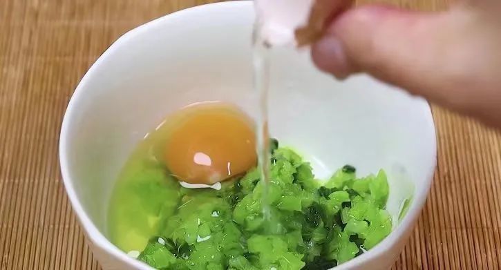 辅食|别做蒸蛋给宝宝吃了！跟我做，孩子更爱吃，软糯好消化，辅食首选