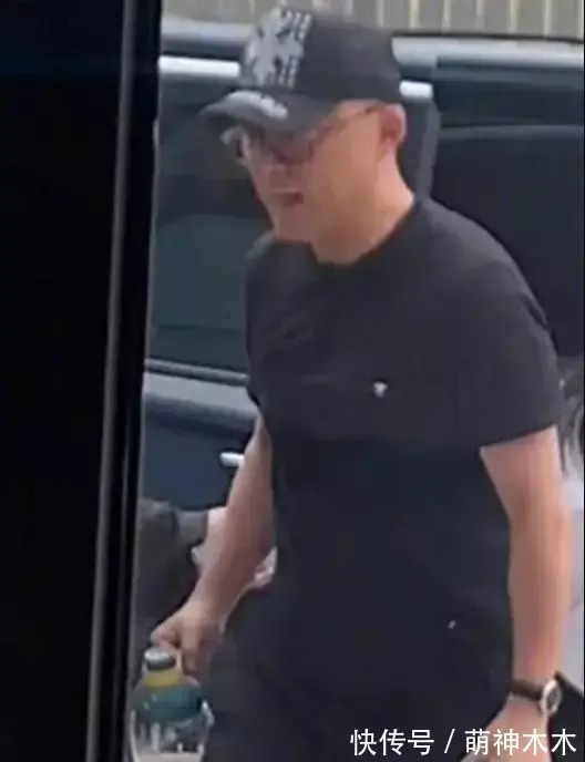 《快本》主持全员停工？何炅原定节目换人，吴昕两个月没更新行程