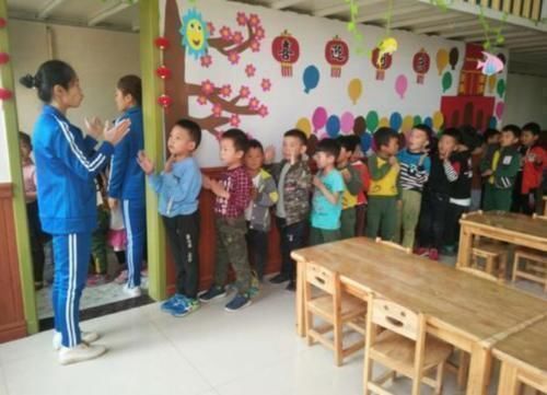 宝妈|幼儿园的厕所照片被老师误发到家长群,宝妈看后不淡定:给个说法