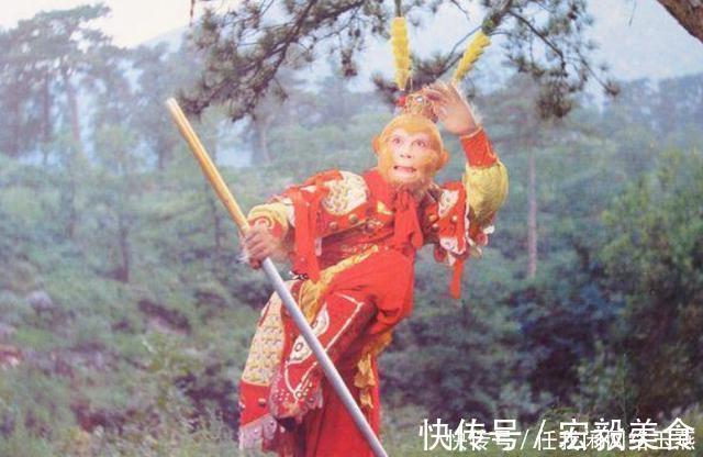 老师@学生出上联“八戒洗澡,猪下水”调侃胖老师,谁知老师的下联更牛