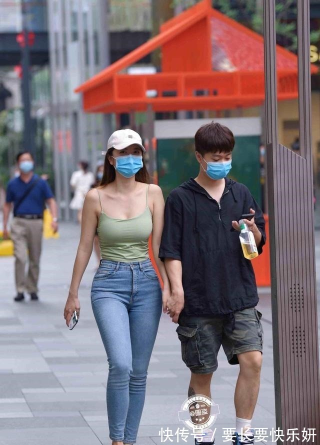 女生 束腰包臀的打底裤,选对裙型的女生,时尚美丽!