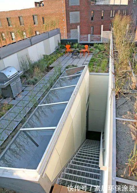 楼梯|买了顶楼就是好，凿个天窗入口，把楼顶收拾干净，一家独享大露台