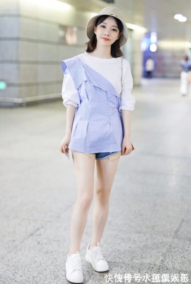 漫画腰|冯提莫开演唱会豁出去,穿25cm短装跳舞,这漫画腰让人尖叫!