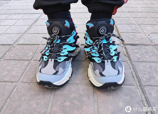 复古风 智趣测评 篇三百二十五:小米有品新上的老爹鞋测评,自带电加热,炫酷还保暖