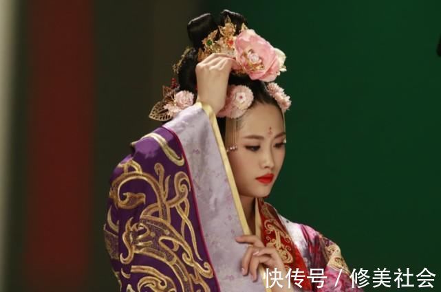 百姓们#唐朝一个欺人妻女的地痞,却写下一首千古佳作,这首诗大家都学过