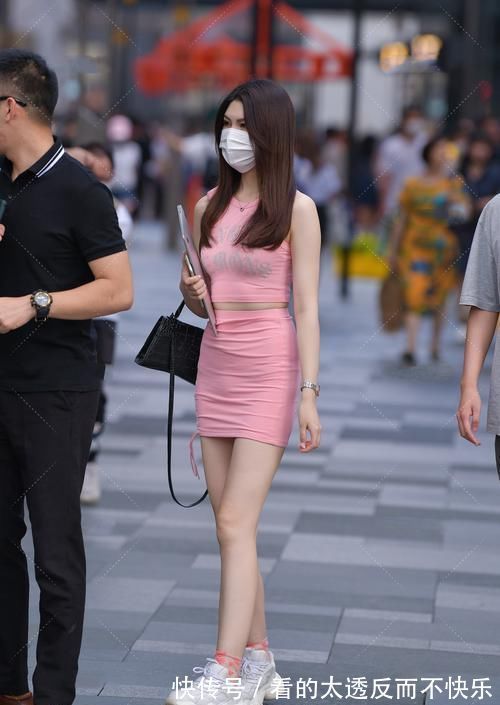 粉色 谁说只有小孩可以穿粉色衣服?选择合适的衣服,轻松驾驭