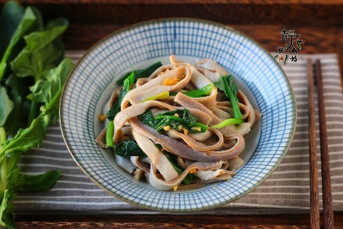 自从学会面条此做法，隔三差五就得做，3天不吃走路都发飘