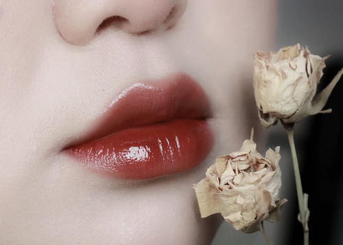 色号 喜欢素颜,想要一支好看的口红提亮肤色?试试这些品牌的口红吧