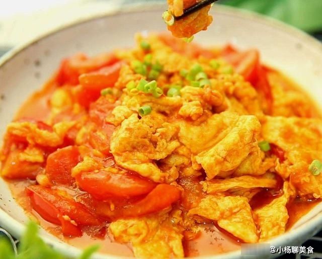 做西红柿炒鸡蛋时，多加几滴这东西，滋味大不相同，家人更爱吃