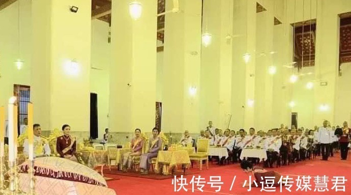 诗尼娜#诗尼娜贵妃跪拜苏提达王后,一年的牢狱生活让她懂得嫡庶之别