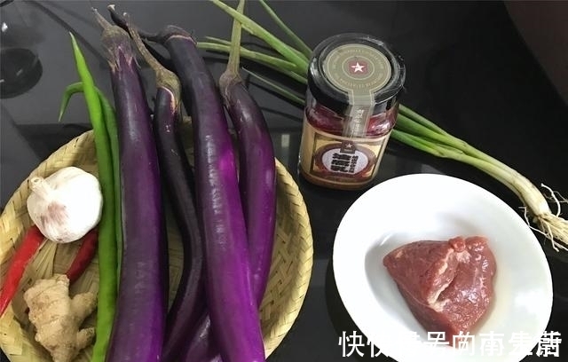 蒸鱼豉油|茄子别再油焖了，教你新吃法，不炒不炸，开胃下饭，百吃不腻