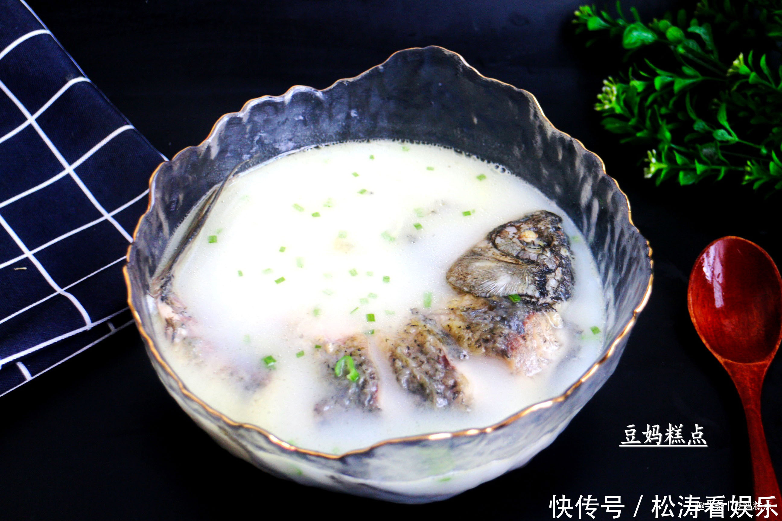 营养|鲫鱼汤的正确做法,记住3点,汤鲜味美,营养丰富