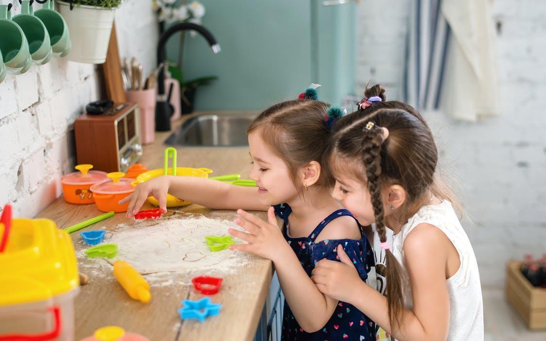 房间|凌乱的房间一定养不出有出息的孩子?越乱越有创造力!