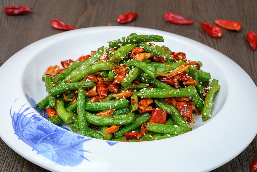 炒豆角，焯水还是过油都错了，下锅前多做1步，豆角翠绿又爽口