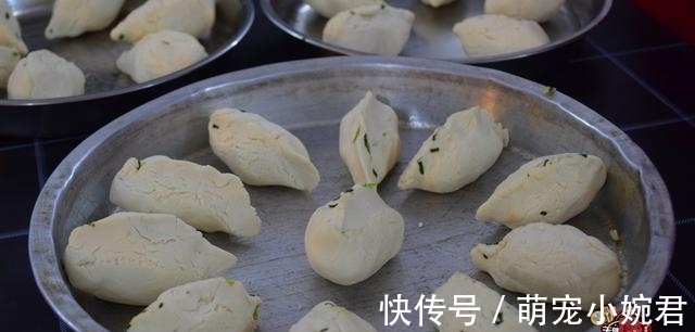 糯米糍粑的新吃法，不油炸不放糖，又爽口又好吃，做法还很简单。