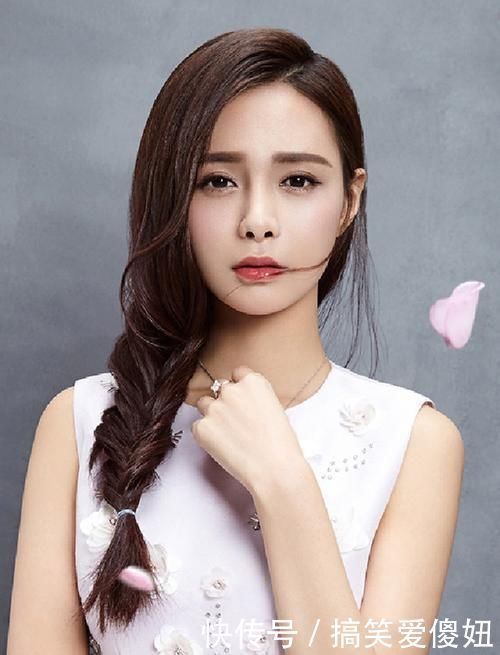 气质|冬天再懒也不要散着头发了,有静电!试试这几款扎发,气质又迷人