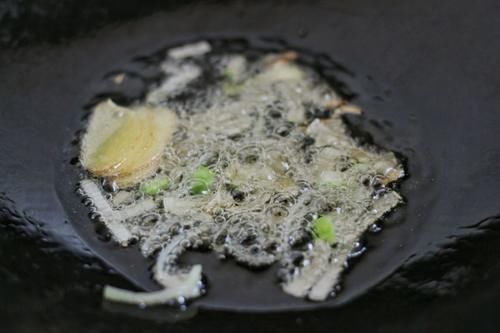 回家吃饭|一人食，1口锅轻松做好，鲜香滑嫩的香菇鸡肉饭，太简单了