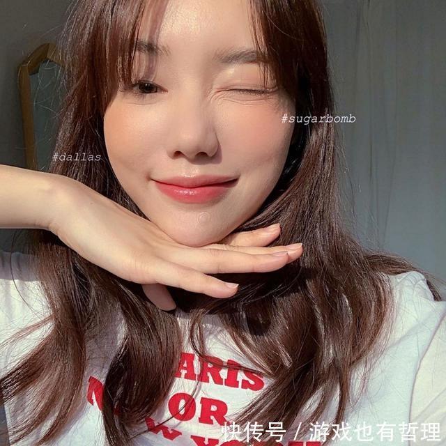 妆感|2021妆容趋势!无妆感、无色彩是重点,推荐裸色水光唇膏