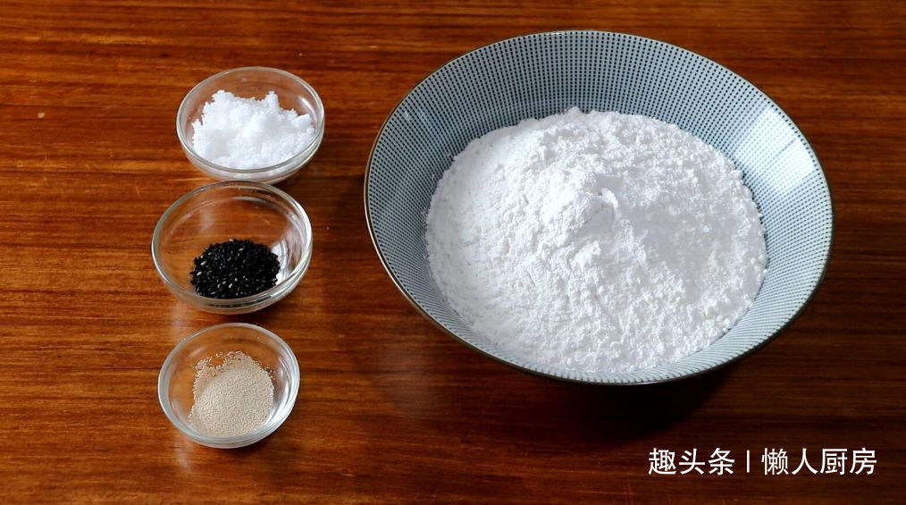 不用面粉，教你用这种粉做炸米圈，口感完全不一样，外脆里软