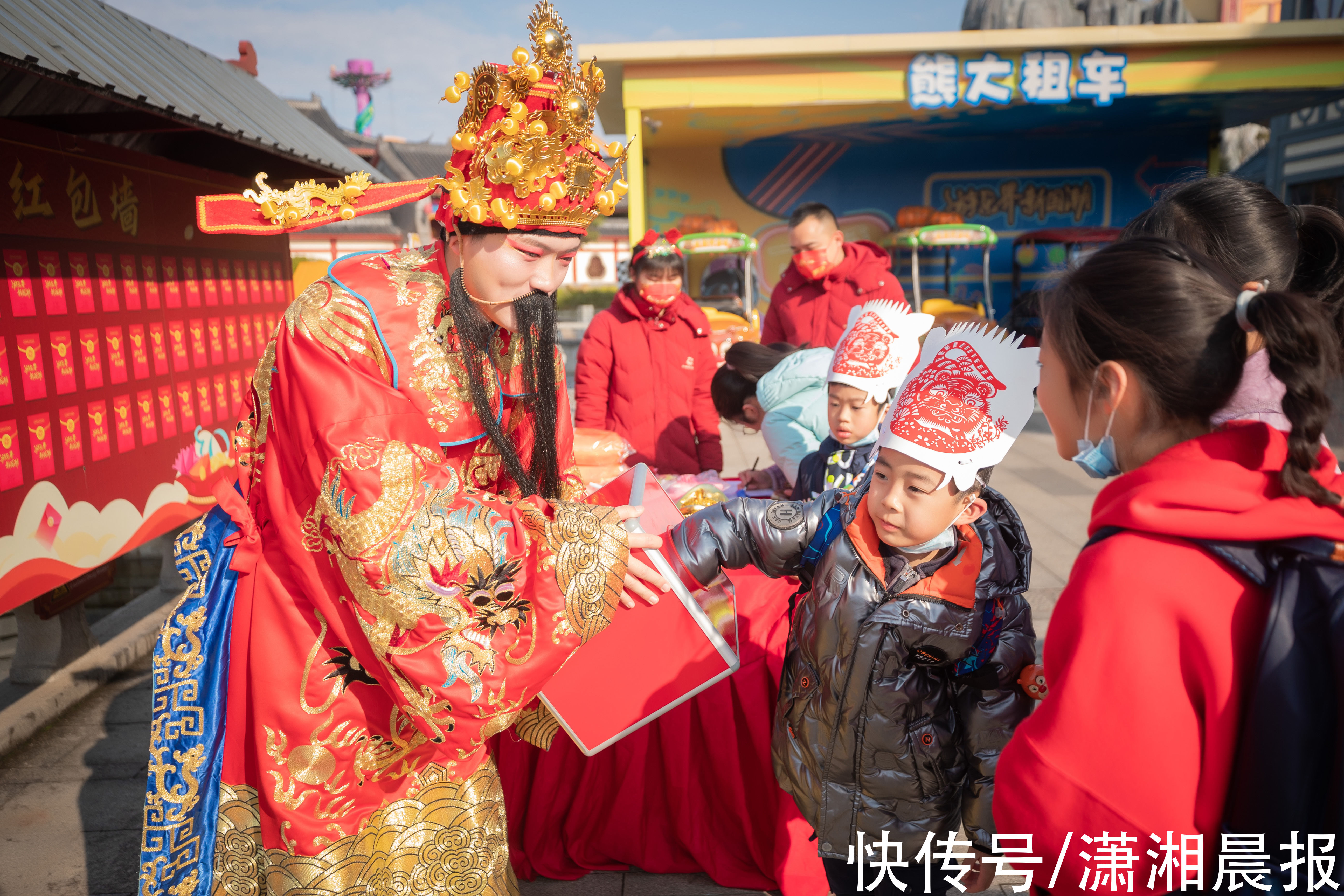 凿花@新春庙会年味浓，长沙方特开启欢乐中国年