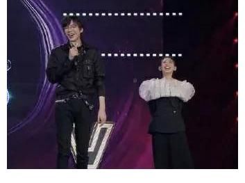 刘宇宁戴佩妮最萌身高差 两位的演唱现场点燃全场 快资讯