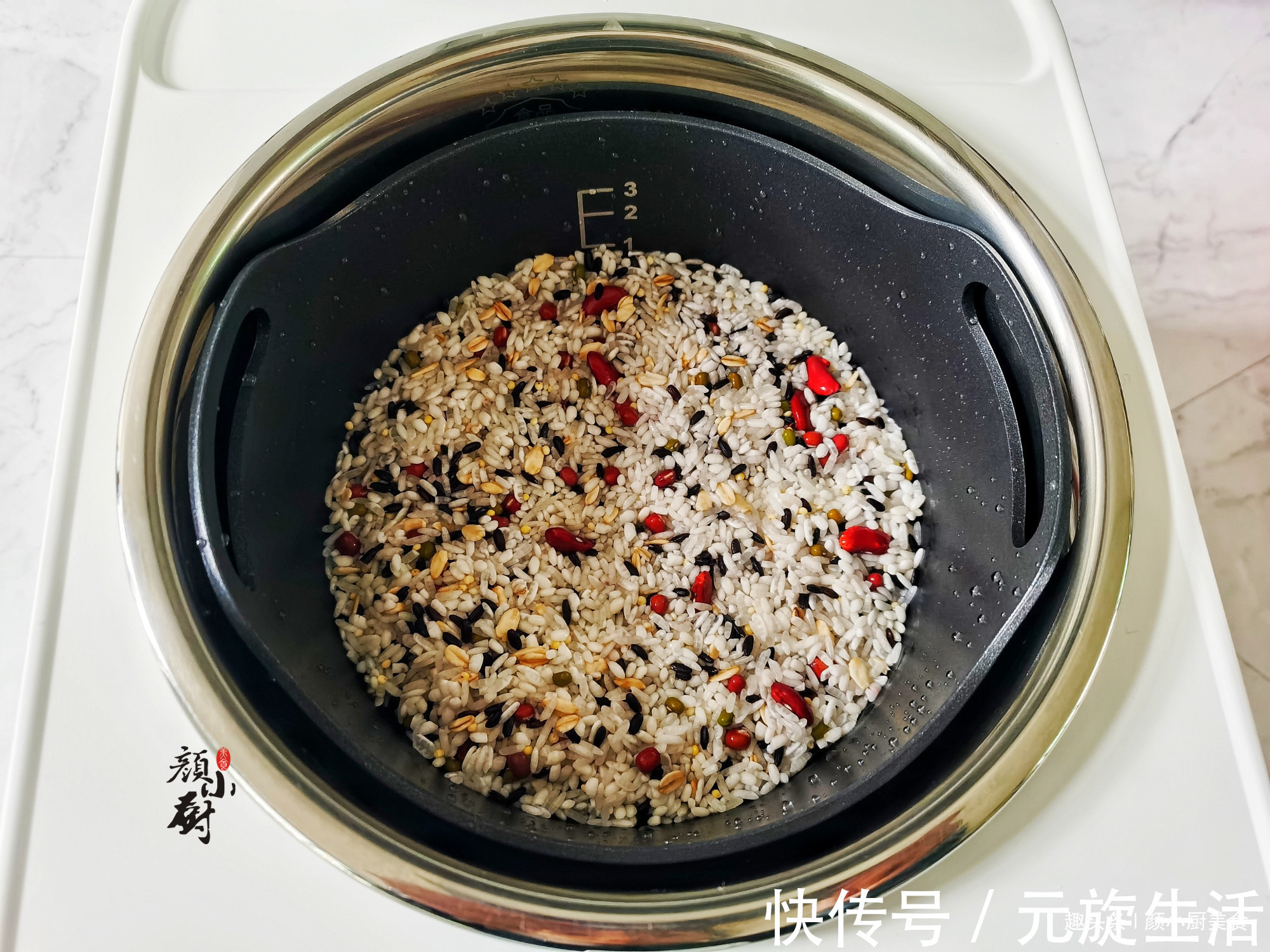 煮米饭时,有人放油,有人放盐,大厨都不对,这样才香!