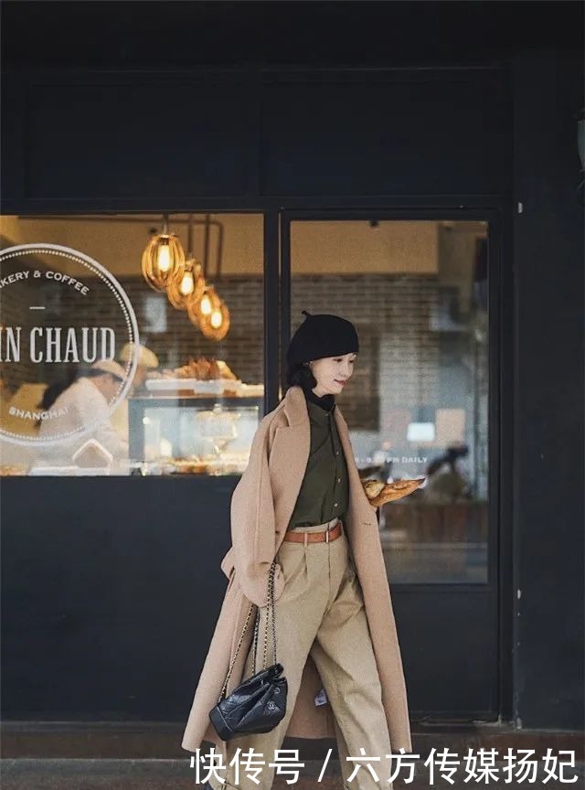 半身裙|穿棕色大衣总显老?记住这3点穿搭细节,立马年轻又有女人味