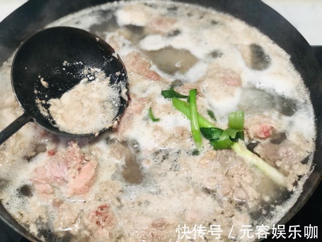 厨子|炖排骨时，上边的浮沫要不要撇干净？听完老厨子的讲解，涨知识了