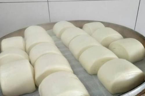 蒸馒头用酵母已经过时了，换成这种做法，馒头又香又白还筋道好吃